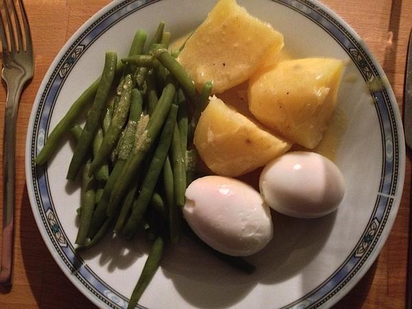 boontjes met eieren en mosterd(of boter-)saus