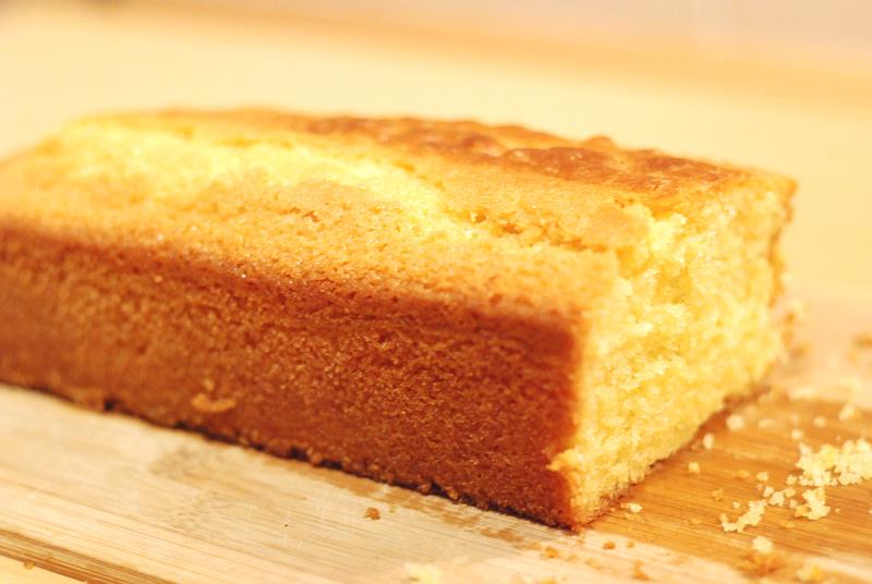 Quatre-quart cake met amandelsmaak