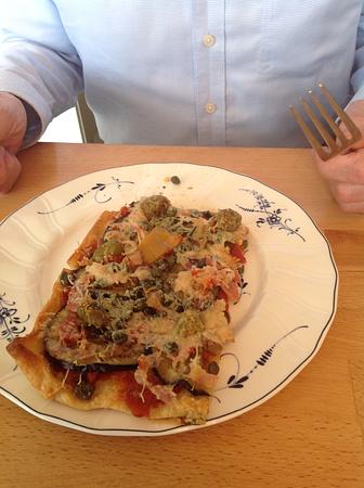 Pizza met aubergines en pancetta