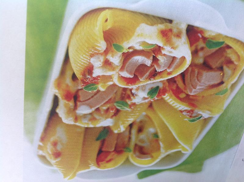 Gegratineerde conchiglioni gevuld met tonijn en mozzarella