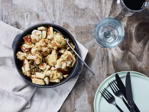 Kruidige bloemkool met gebakken halloumi