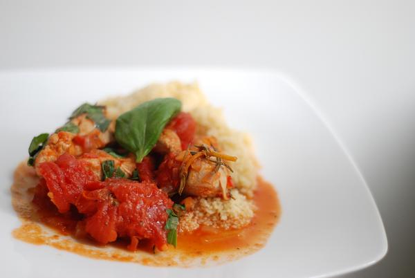 Pittige kiptajine met rozemarijn en gember