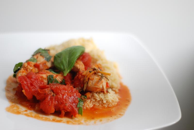 Pittige kiptajine met rozemarijn en gember